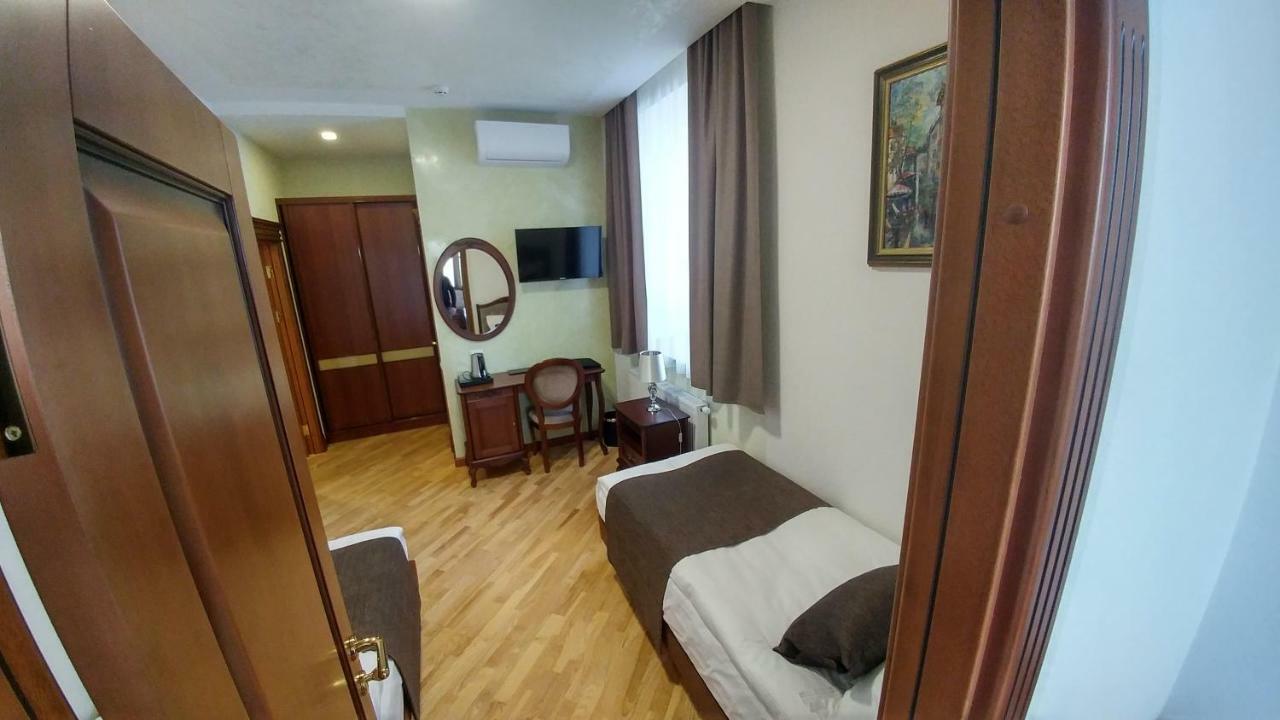 Hotel Meridian Brody Luaran gambar