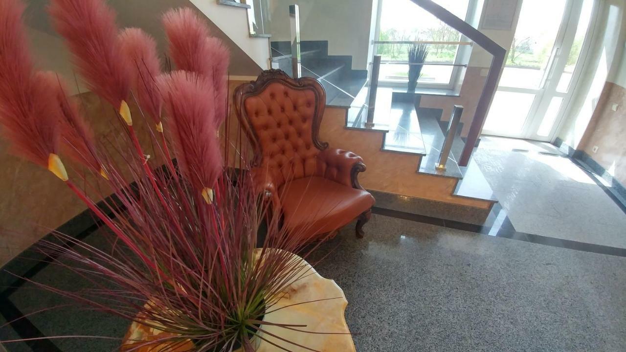 Hotel Meridian Brody Luaran gambar